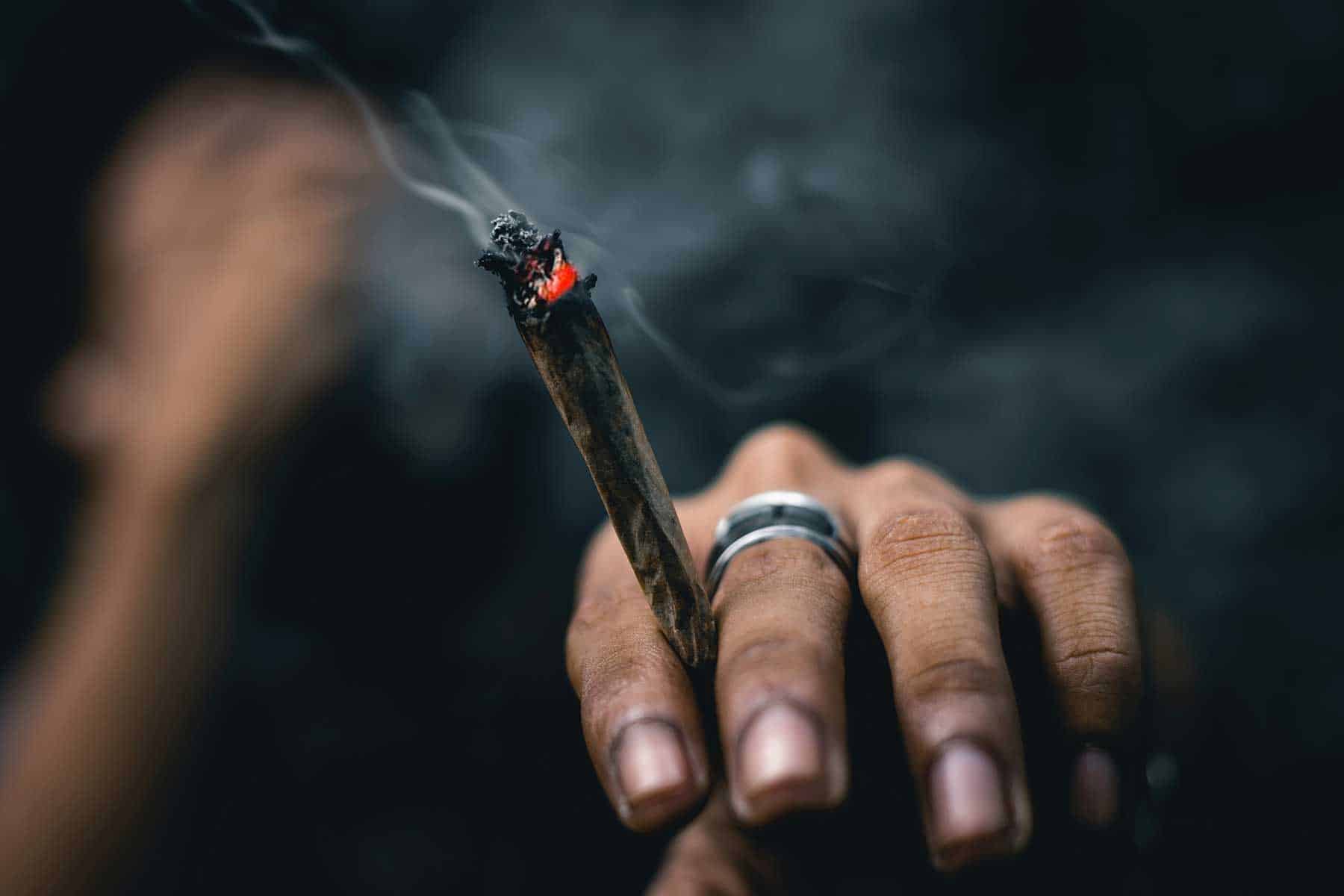 Explore the Influence of Smoking Techniques on the Effects of Cannabis